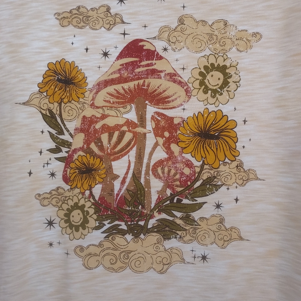 CREAM MUSHROOM TEE SZ XXXL (21) JUNIORS